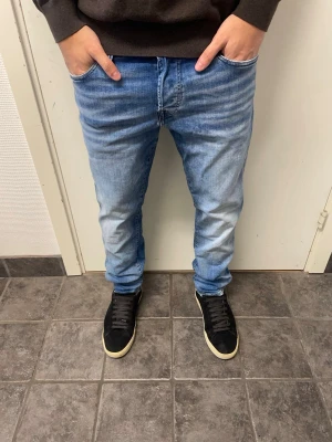 Jack & Jones Slim/glenn - Feta Jack&Jones jeans. Mycket bra skick. Storlek 31/30. Modellen är 173cm, 64kg. Pris kan diskuteras!!