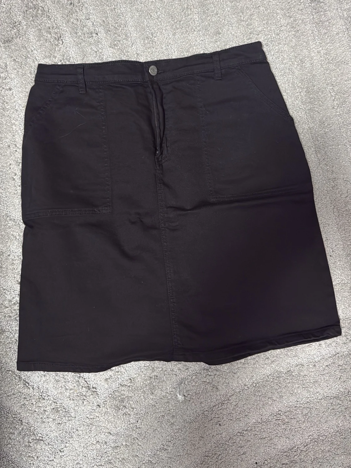 Svart jeanskjol med fickor