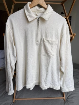 Arket Tröja Strl: M - Arket Tröja Strl: M  Säljer många Herrkläder just nu. Kolla gärna mina andra annonser genom att klicka på min profil. Paketpris kan diskuteras.