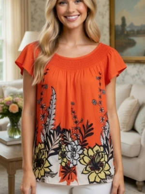 NY & OANVÄND Korallröd somrig topp med blommönster. Strlk: XS/34. Viskos/bomull. - Helt NY & OANVÄND korallröd somrig topp med blommönster nedtill i blandade färger. Material: Behaglig mjuk bomull/viskos Storlek: XS/34. Lappar/tags sitter kvar sedan inköpet. Inga defekter/fel.