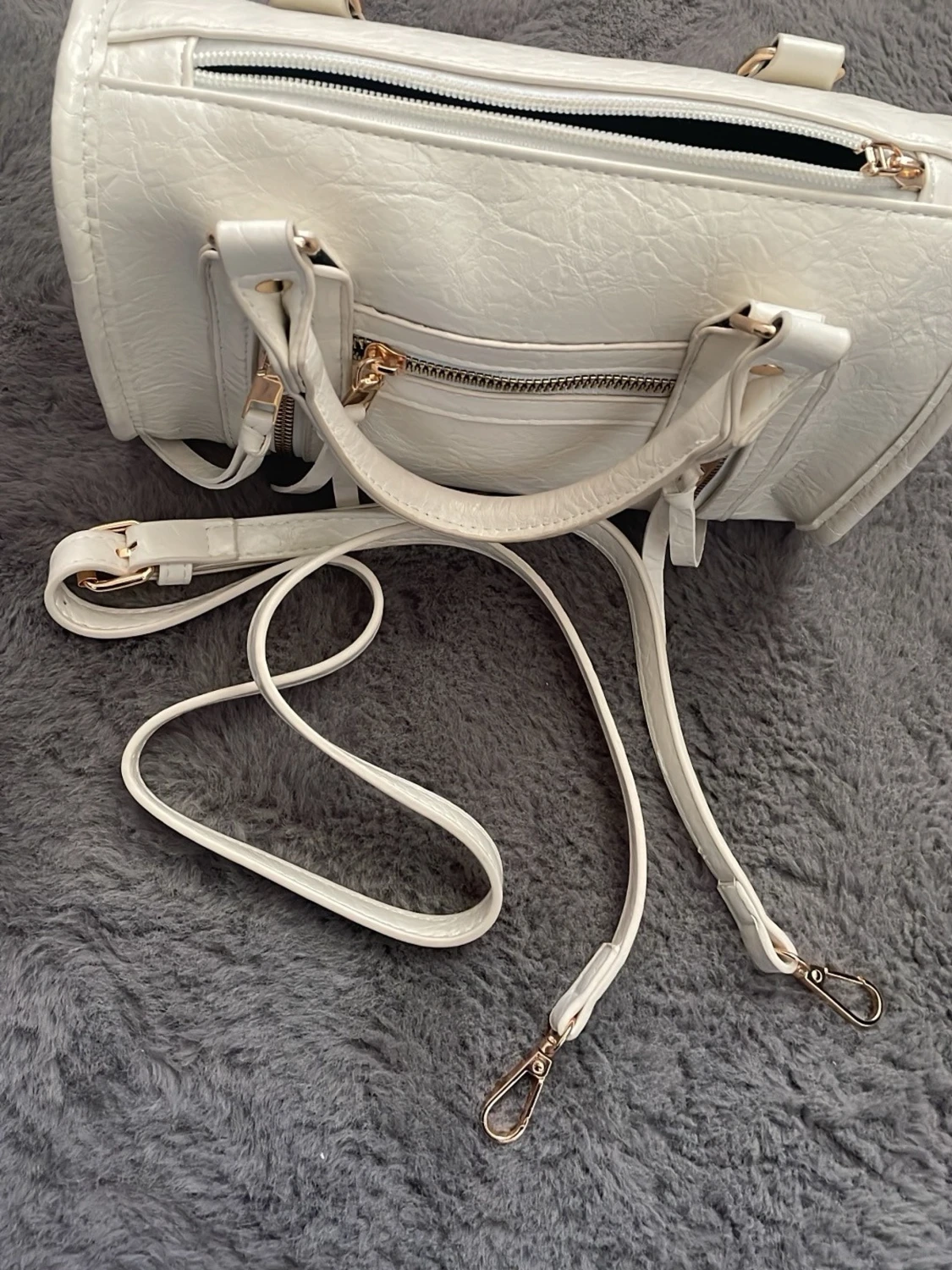 Vit handväska med gulddetaljer - 3