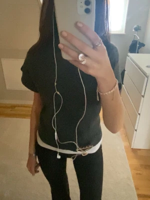 Zara polo tröja - Polotröja från Zara Jag brukar sätta med säkrrhetsnål för att få bättre passform💗