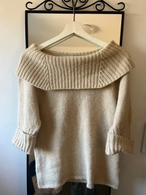 Offshoulder topp - Söt topp, storlek xl men passar mer s-m då den är liten i storlek, trekvartsärm😊