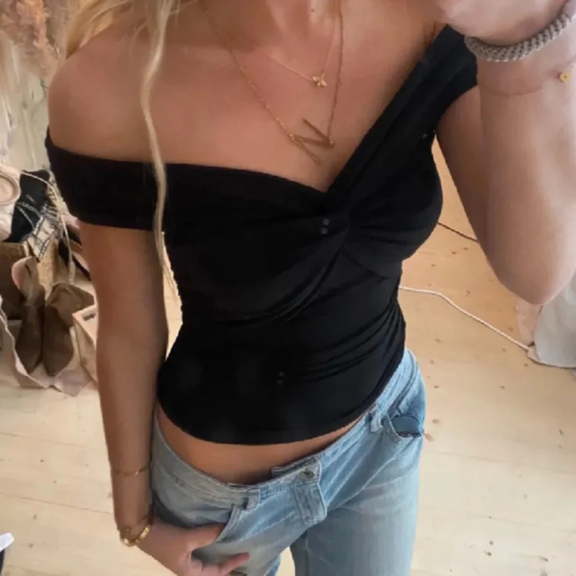 Offshoulder topp korsad