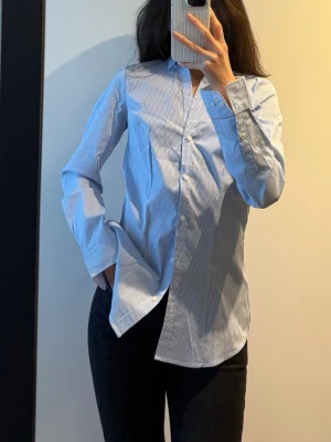 Ljusblå skjorta, strl S - I fint skick.