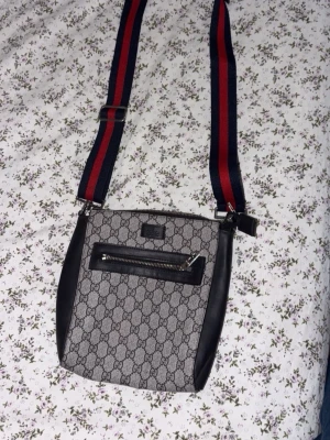 G-G Bag  - Säljer denna bekväma riktigt snygga gg väskan i beige, riktigt snygg som passar med mycket passa på!