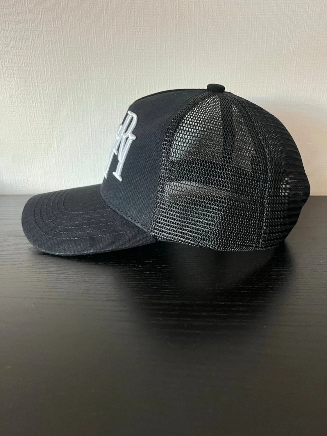 Svart keps med mesh - 1