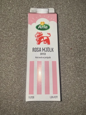 Rosa mjölk oöppnad  - Helt ny köpt idag. Inte öppnad.