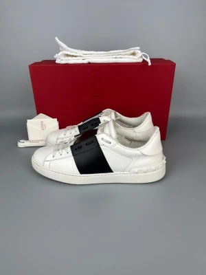 Valentino Open Sneaker Black - • The shoes have been gently used and are in very good condition • Size: 41 (fits 41.5–42) • Color: Black • Retail price: 7280 SEK / 590€ • Box, dustbag, new laces & valentino card included