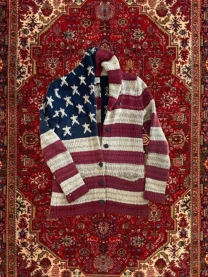Denim And Supply Cardigan Vintage USA - Tjääna👋🇺🇸! Här säljer jag min helt otroliga denim and supply cardigan! Storlek S‼️Pris går alltid att diskutera, tveka inte på att fråga mig om du behöver mer information! ✌️