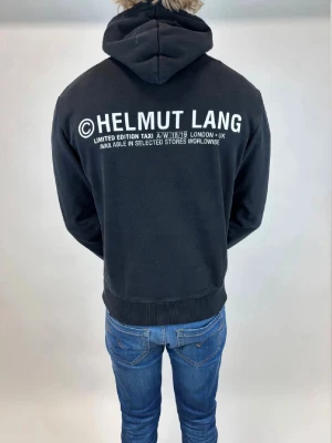 Helmut Lang Hoodie  - Hej ! Säljer nu denna väldigt snygga och sällsynta Helmut Lang Hoodie! Storlek S,  Sällsynt model som inte längre säljs i butik, nypris=5000 kr! Perfekt hoodie nu tilll våren! 