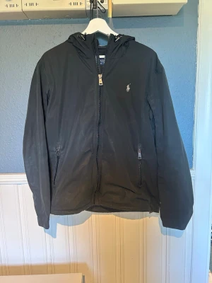 Ralph lauren jacka - Windbreaker/regnjacka lite använd men bra skick utan några stora deffekter 