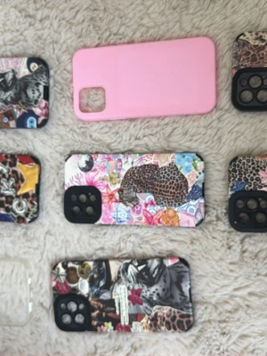 Mobilskal iPhone 12 peo - Alla är till iPhone 12 Pro!  1st=25 kr endast två av dem har varit använda.