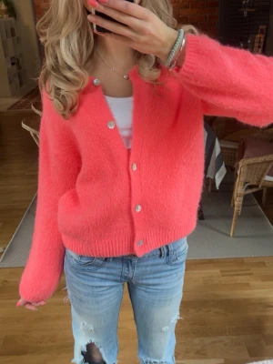 Populär Fluffig korall kofta med knappar - Jättenajs till sommaren💓💓
