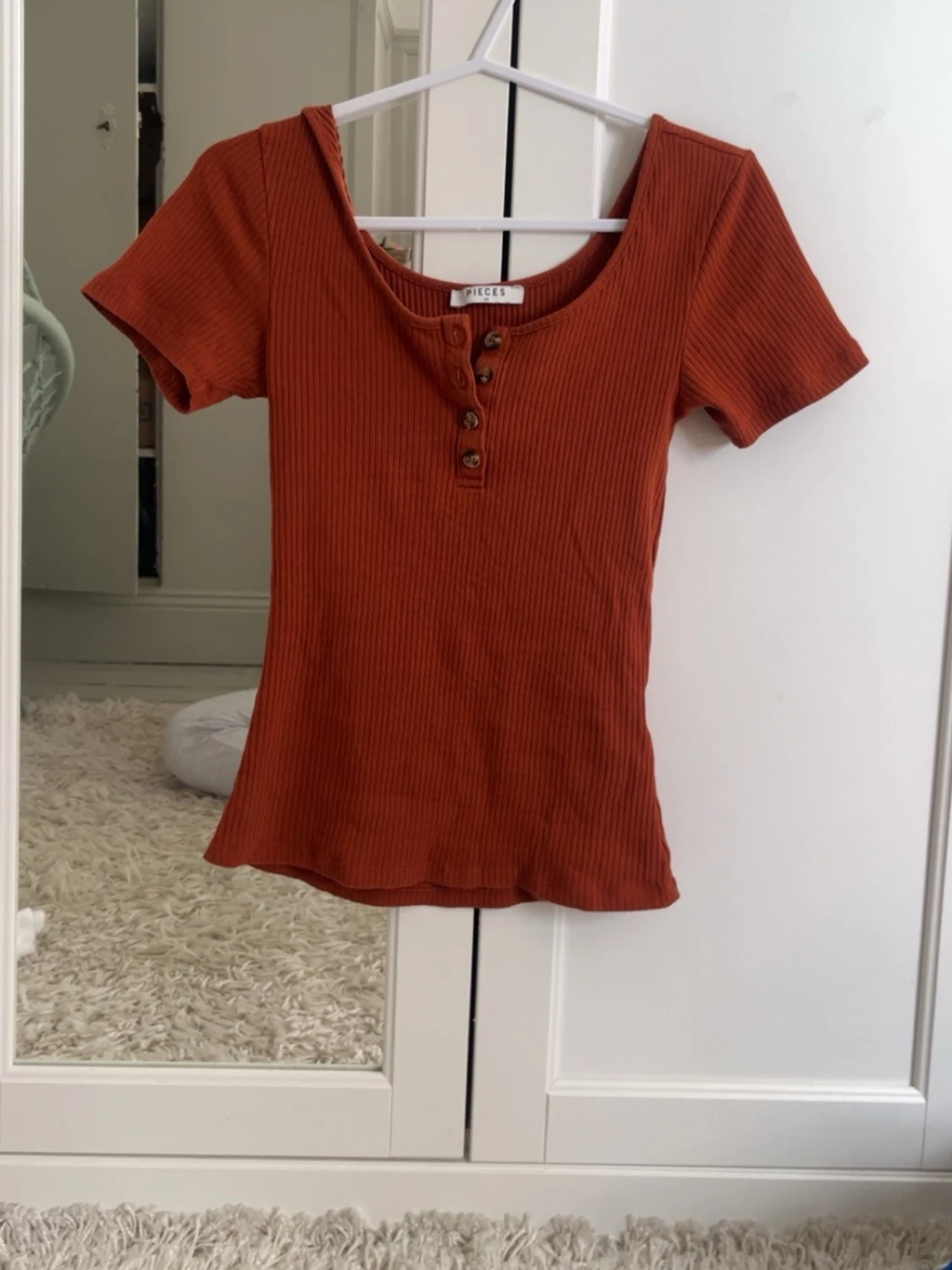 Vintage Rostbrun ribbad topp från Pieces