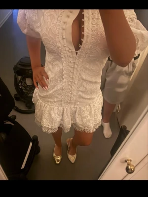 Studentklänning  - Så fin studentklänning, liknande den från IXIAH. Inga fläckar eller defekter. Storlek M men passar även S!🥰