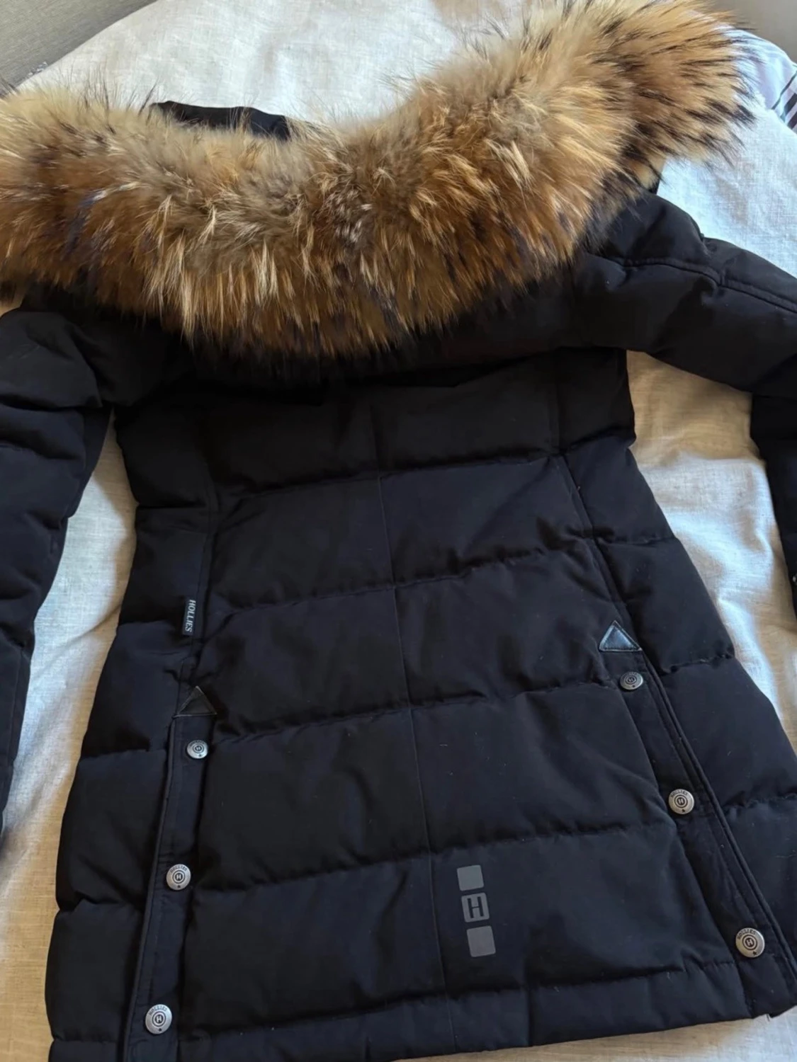 Svart parkas med pälskant från Holies - 4