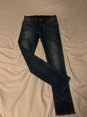 Tramarossa Jeans - Hej, säljer ett par Tramarossa jeans i fint skick och till ett väldigt bra pris för att vara detta jeans märke, hör av dig vid fler funderingar!