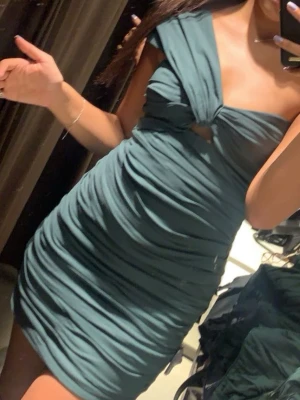 Klänning  - Passar även xs. Aldrig använt. Ny