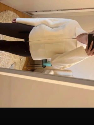 Stickad jacka åhlens - Säljer denna super fina stickade kofta/jacka från Åhléns 