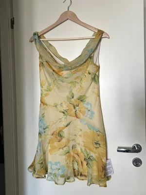 Klänning 🌼 - Från topshop, strl 34 💓 aldrig använd med lappar kvar 🌼 150kr + frakt!!!