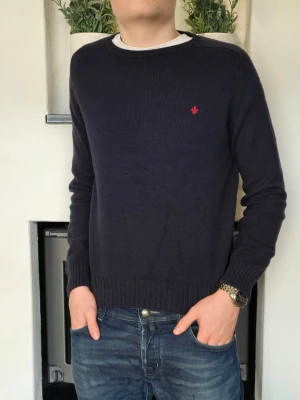 Morris tröja - Snygg finstickad Morriströja i storlek Small. Säljer den då den är lite för liten för mig, vilket syns på bilden 😆