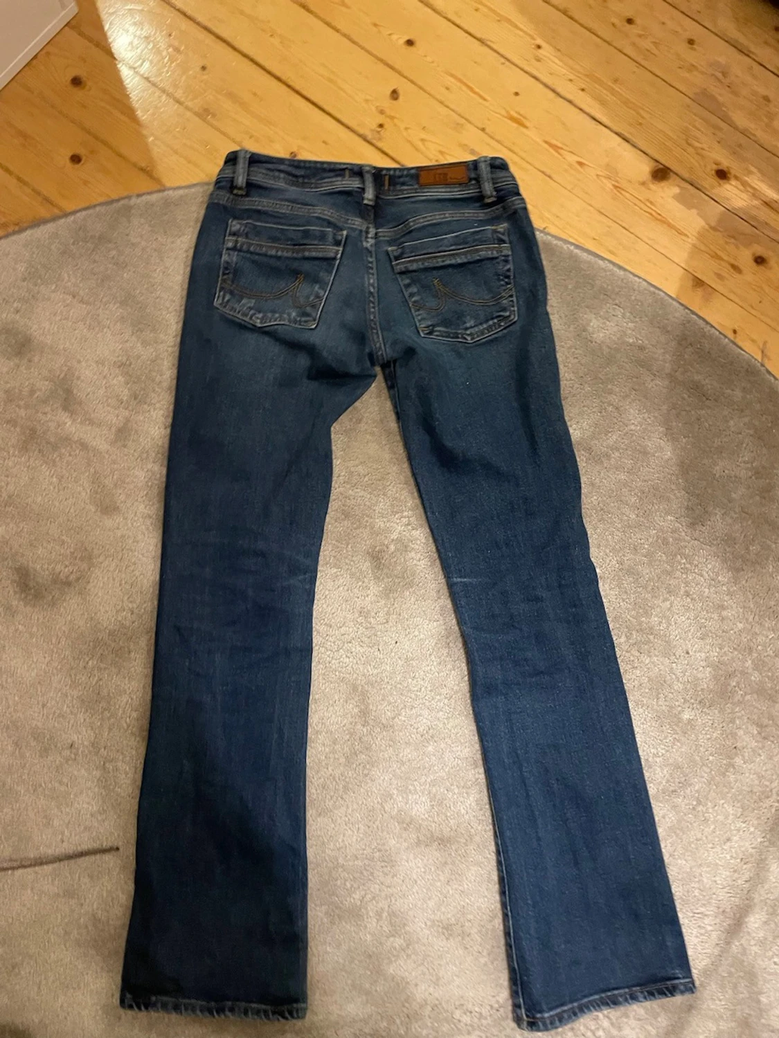 Mörklblå jeans - 1