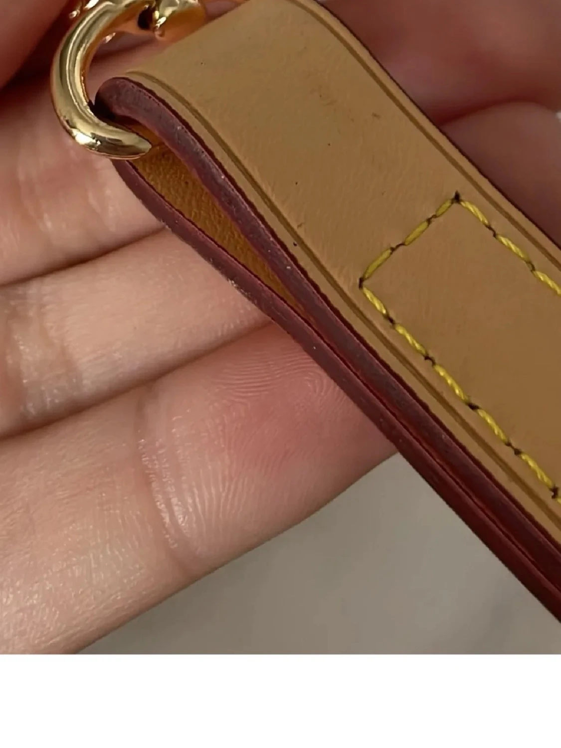 Justerbart axelband i läder  - 4