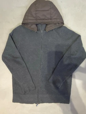 Massimo Dutti cardigan  - Super trendig och snygg Massimo Dutti cardigan, känd model som inte säljs längre och i grymt skick! Skicka kring funderingar!