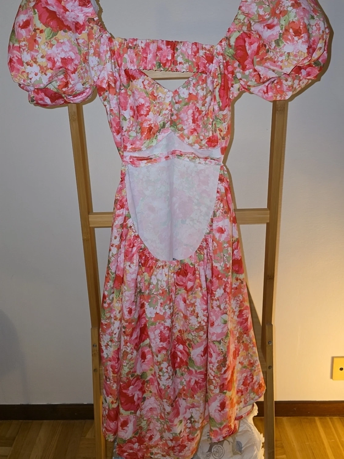 Blommig långklänning med puffärmar - 1