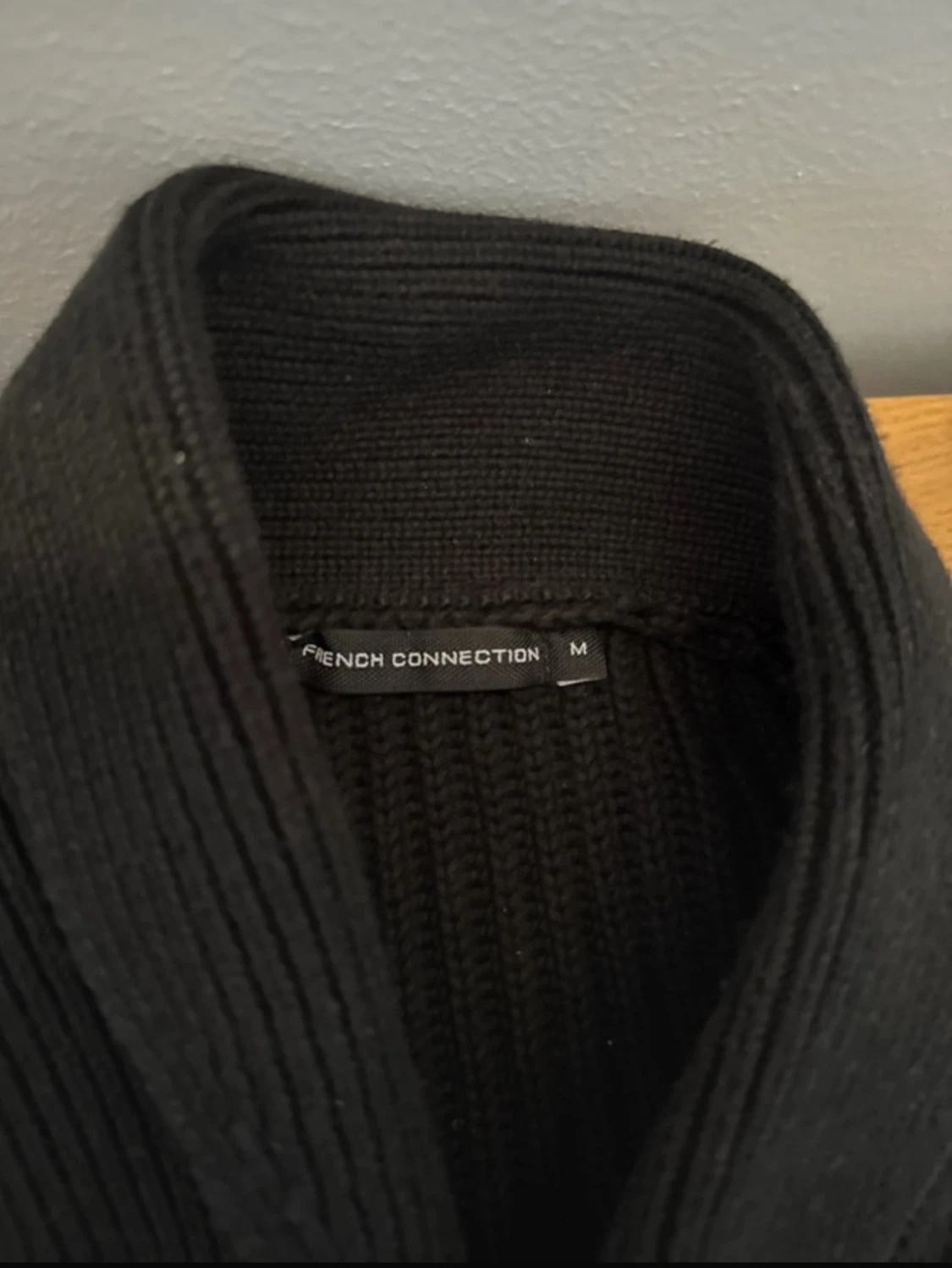 Svart ribbstickad cardigan från French Connection med sjalkrage - 2