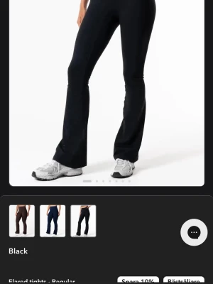 Svarta flared leggings från Relode - Säljer dessa populära flared leggingsen från relode i storlek S regular, endast använda ett fåtal gånger!