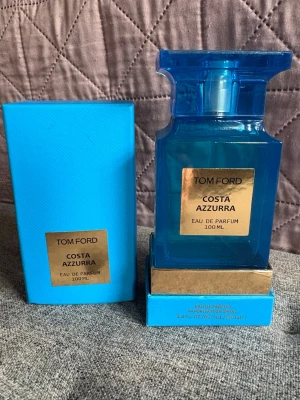 Costa Azzurra EdP 100ml - Jag säljer parfym som på bilden. Jag rekommenderar den starkt. Var försiktig när du handlar. Returer är inte möjliga.