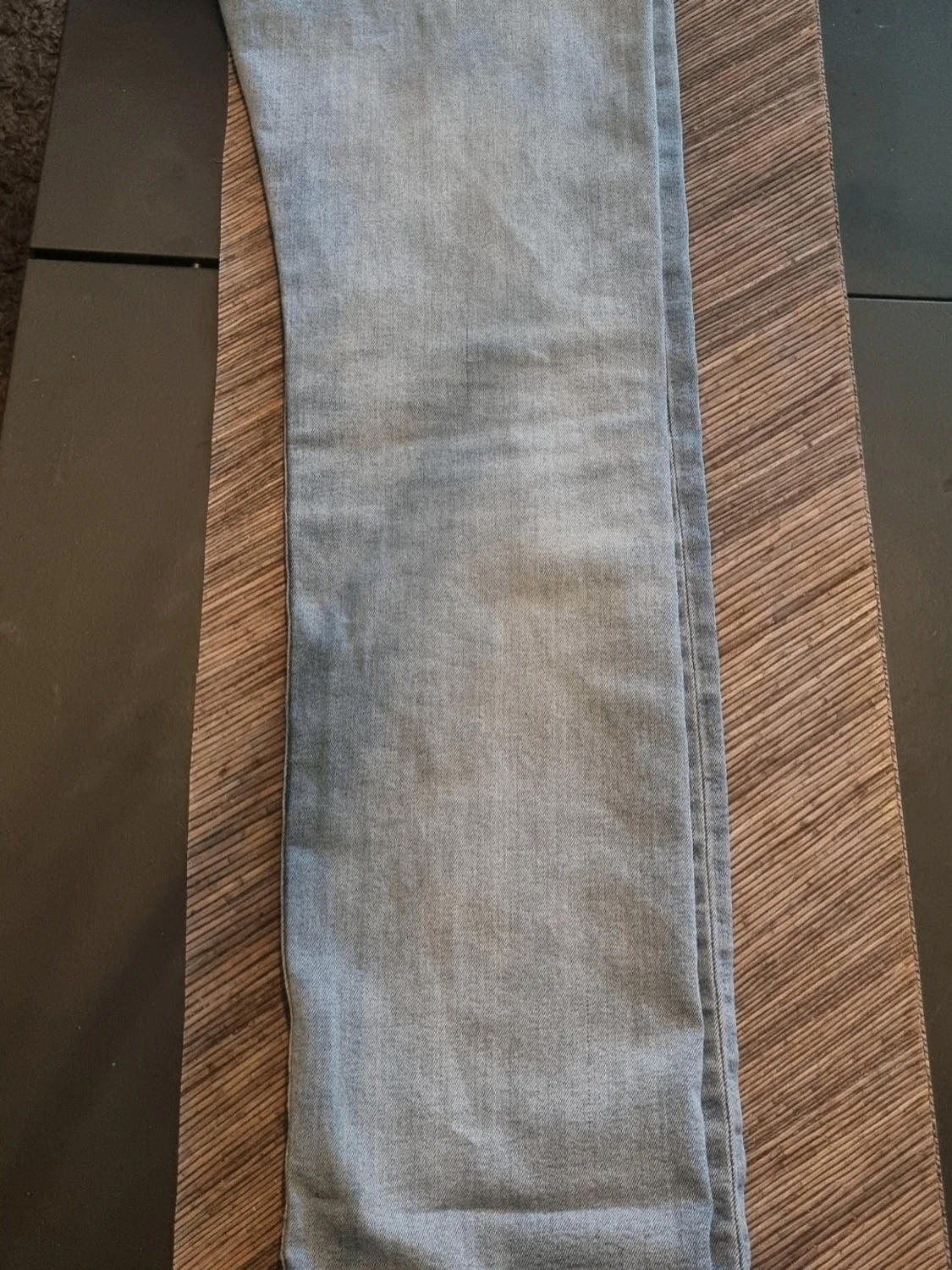 Ljusblå slitna Levi's jeans 34 34  - 3