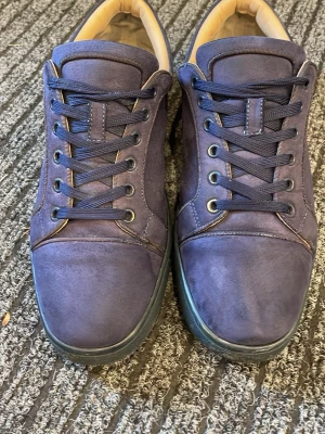 Mörkblå Loubs - Snygga mörkblå loubs. Perfekta för en clean och modern stil.