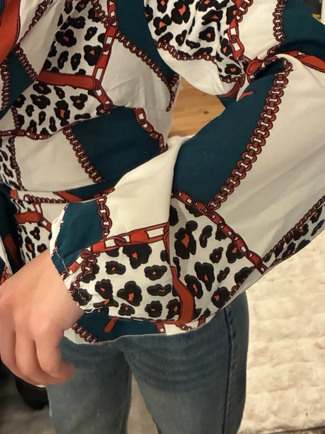 Mönstrad omlottblus med knytband - 3