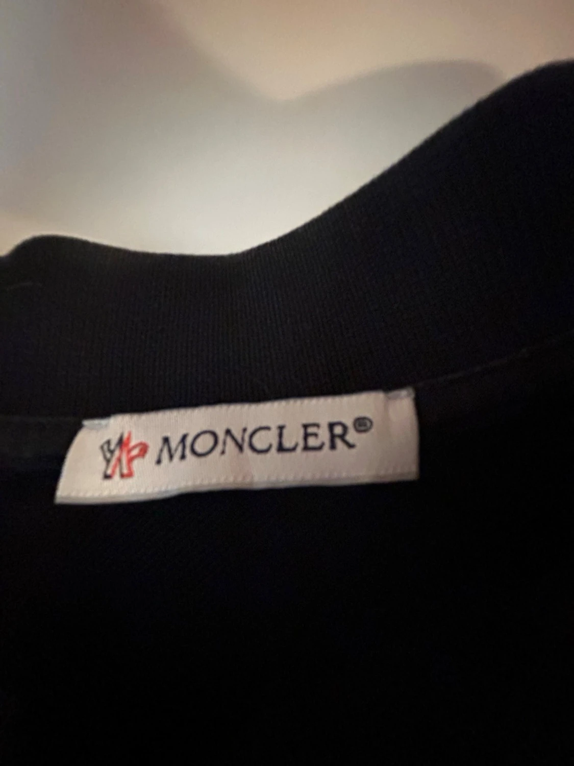 Marinblå pikétröja från Moncler - 3
