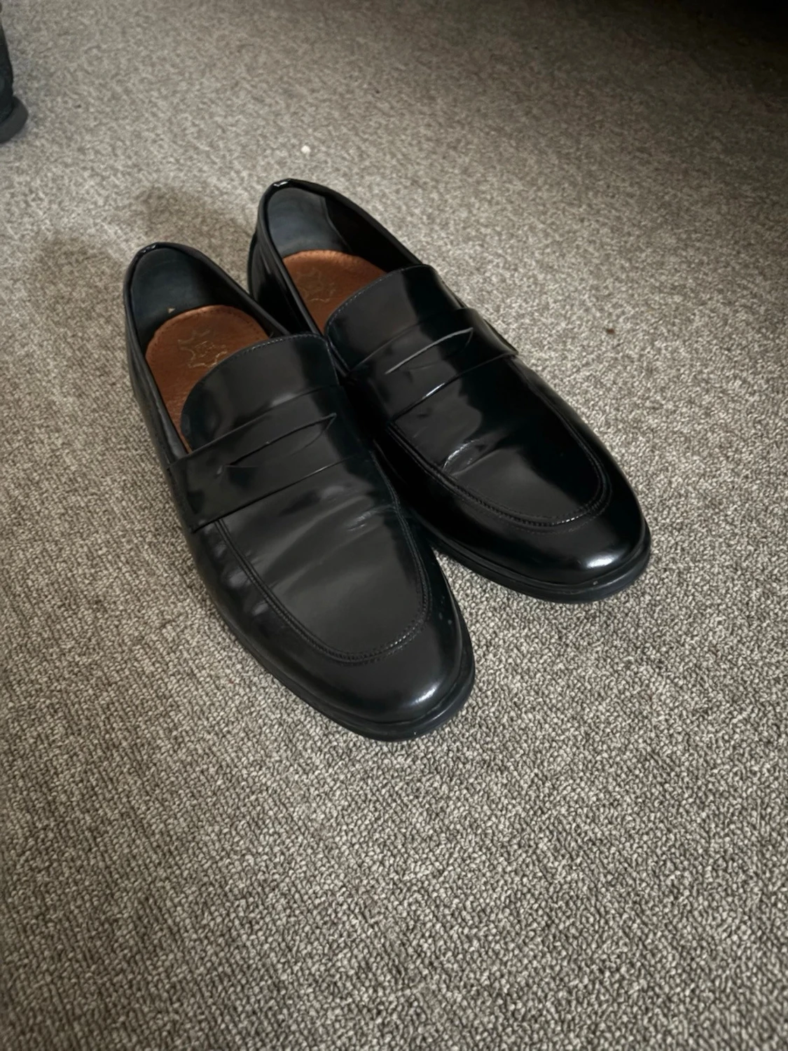 Svarta klassiska loafers i skinn