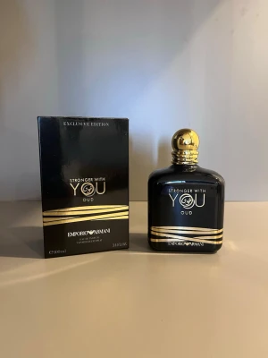 Emporio Armani Stronger With You Oud - Lyxig parfym från Emporio Armani, Stronger With You Oud. Helt ny! Pris kan diskuteras.