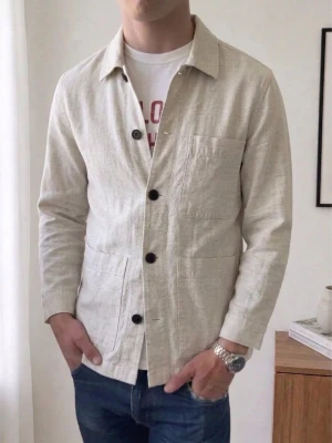 Vit linneovershirt - Linneovershirt i strl S. Bra skivk och hör gärna av er vid frågor elr funderingar!!