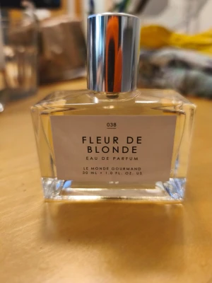 Fleur de Blonde Eau de Parfum 30 ml - Fleur de Blonde Eau de Parfum från Le Monde Gourman. 30 ml. Helt ny! 