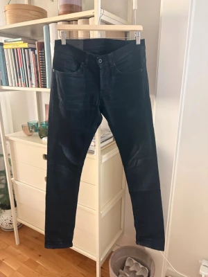 Dondup jeans - Fräscha och snygga svarta jeans ifrån dondup i modellen George utan några defekter! 