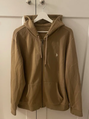 Polo hoodie - Stilren hoodie från Ralph Lauren. Fint skick! Storlek Large.