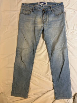 Jacob Cohen jeans - Säljer dessa feta jeans från Jacob Cohen! Modellen är Nick slim! De är deras populäraste modell som är slimfit! De är lagade lite de bilder! Fint skick