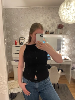 Topp med fakeknappar - Aldrig använd, så himla fin