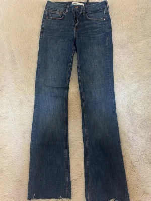 Blå bootcut jeans från Zara - Snygga blå bootcut jeans från Zara 🩵