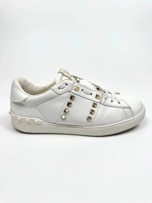 Valentino Rockstud sneakers - Valentino Garavani Rockstud sneakers. Storlek 41. Skick 8,5 Nypris ca 7700kr. 100% autentiska.