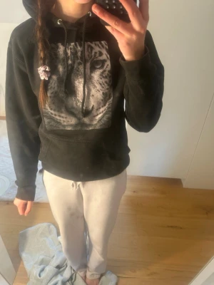 Svart hoodiefrån the cool elephant  - The cool elephant hoodie köpt för 400