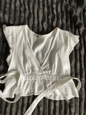 Jätte söt sommar topp - Köpt från vinted, inga defekter💗 kolla gämin profil jag säljer massa fint😊