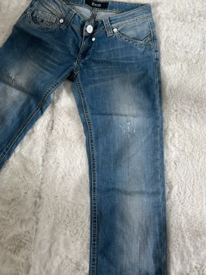 Dolce Gabbana Jeans Lågmidjade med revor - Väldigt snygga bakfickor och Lågmidjade jeans
